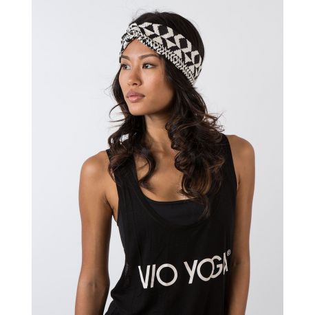 VIO YOGA TankTop Tencel Black Typo schwarz weiß Trägertop Shirt Model vorne